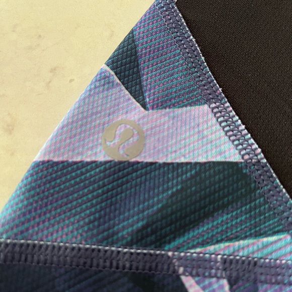 LULULEMON Wunder Under Crop Leggings 23” Size 6 - Picture 3 of 4